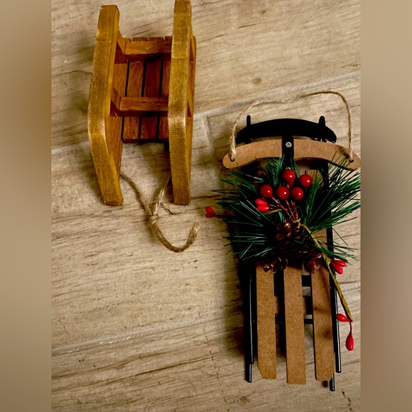 ~2 Sled Ornaments🎄🤶~ - Picture 6 of 10